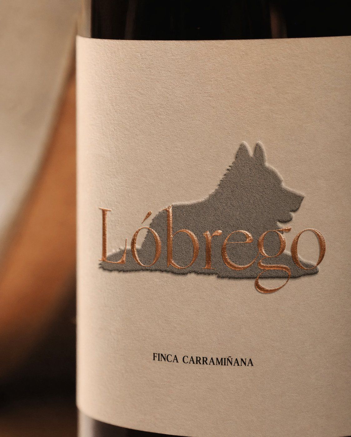 Detalle etiqueta Lóbrego